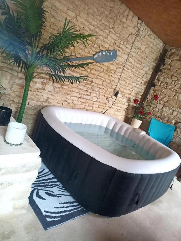 Grande Chambre Familiale Pour 2 A 5 Personnes Lägenhet Chef-Boutonne Exteriör bild